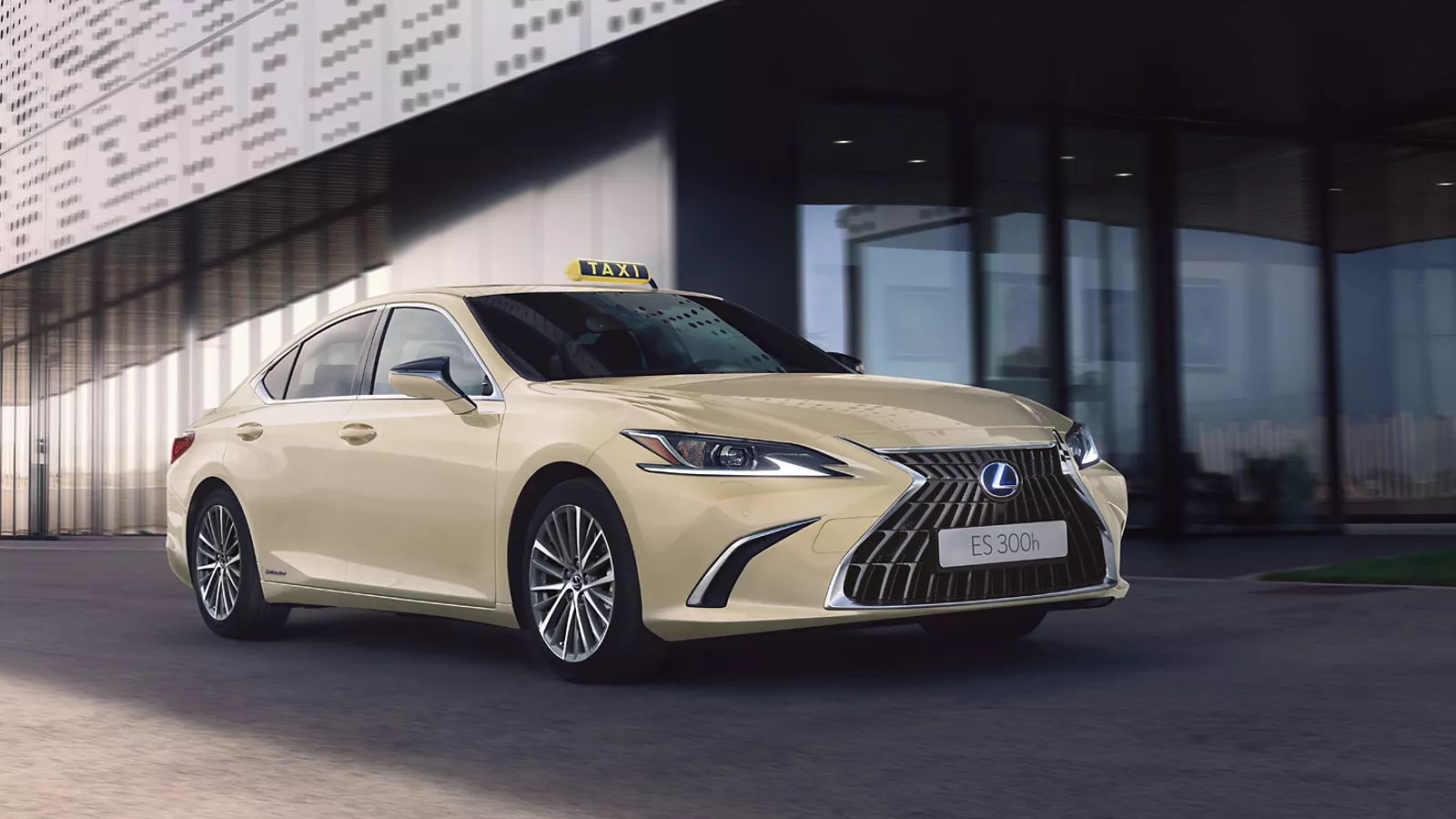 Lexus ES 300h taxi in ivory